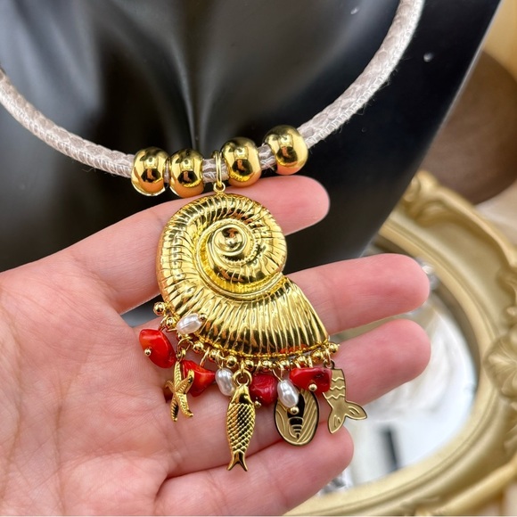 Golden Seashell Pendant Necklace – Nautical Charm with Natural Stone Accents - Picture 15 of 17